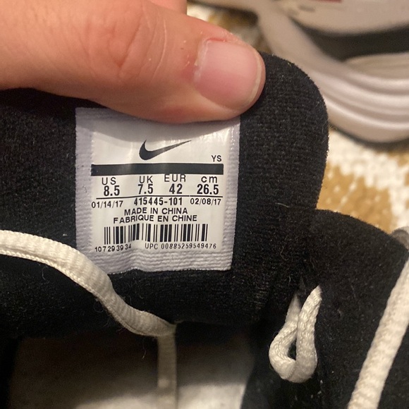 Nike Air Monarchs - Picture 6 of 8